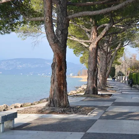 Gardenia Holiday Apartment - A 50 M Dal Lago Lazise Extérieur photo